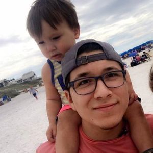 Meet your Posher, Elias